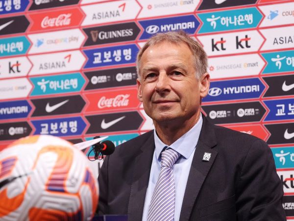 Bóng đá VN 19/10: HLV Klinsmann bất ngờ khen ĐT Việt Nam