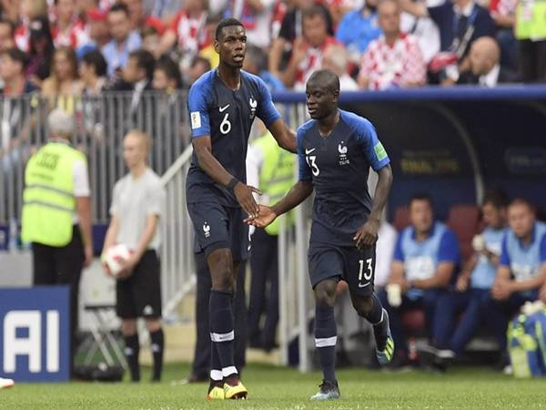 N’Golo Kanté phải / Pogba trái là những tiền vệ Pháp tài năng