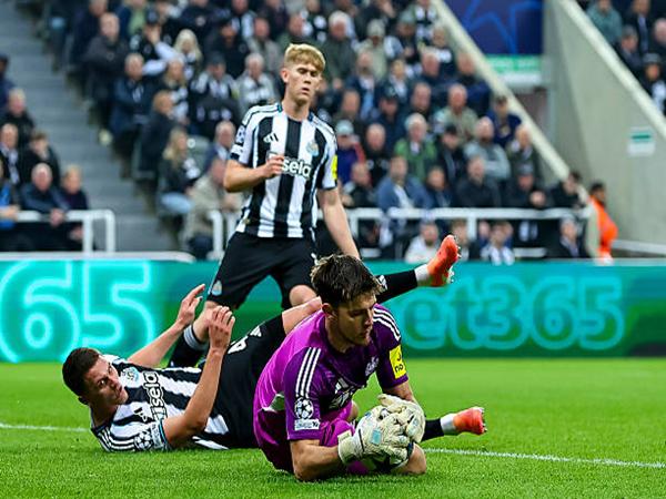 Tin Newcastle 6/11: Nick Pope xuất sắc giữ sạch lưới