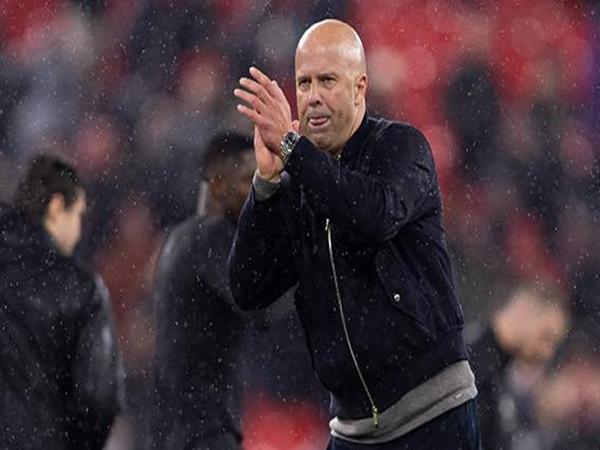 Tin Liverpool: HLV Arne Slot khen Bruno Fernandes